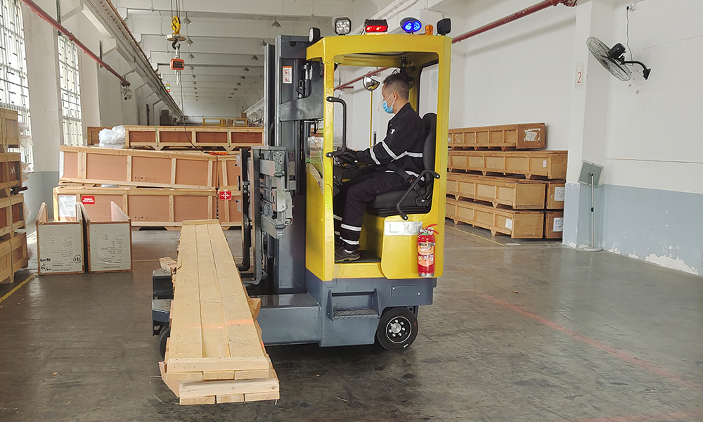 从传统叉车到全向叉车：上海优耐飞引领物流设备革新